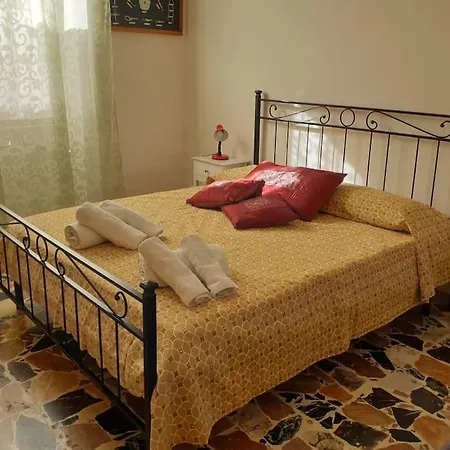 Casa Indipendente Zona דירה לה מדלנה